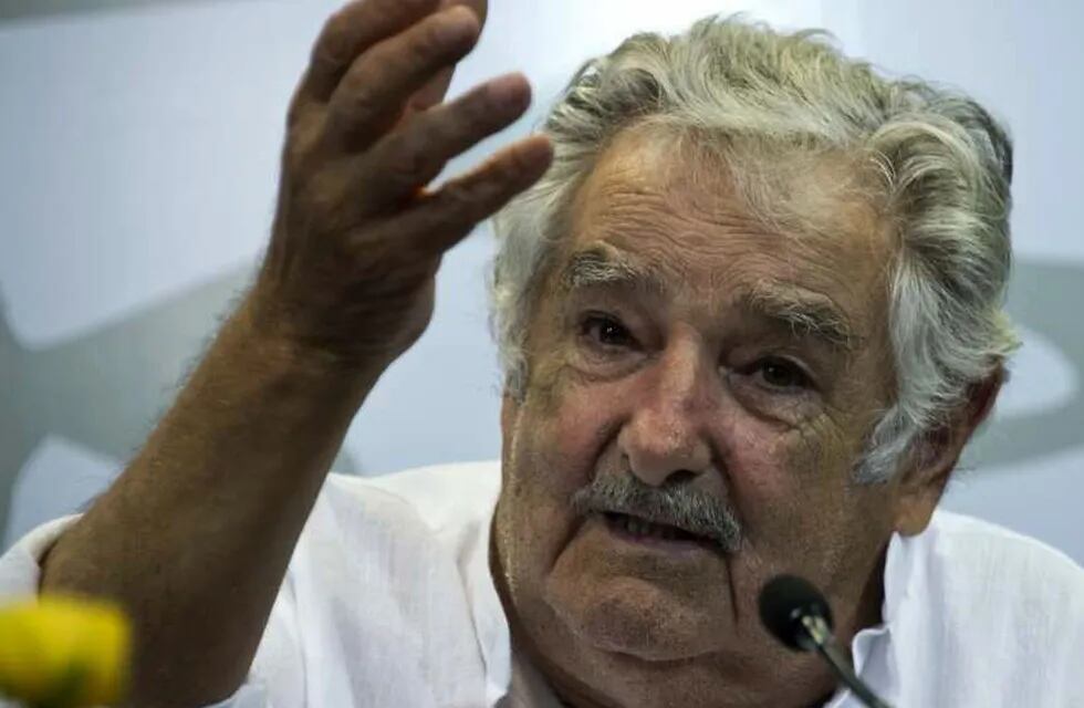 Mujica teme golpe militar de izquierda en Venezuela