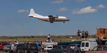 Aterrizaje avión Antonov An-12 NB