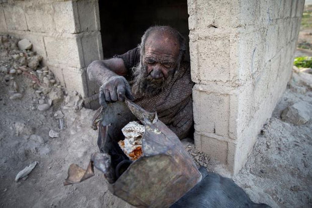 Un iraní vivió hasta los 94 años y pasó más de 6 décadas sin higienizarse.