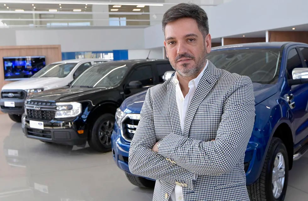 Gerardo Lorenzo en la empresa de venta de autos y camionetas, concesionaria de Ford y Fiat, Lorenzo automotores. Foto: Orlando Pelichotti / Los Andes