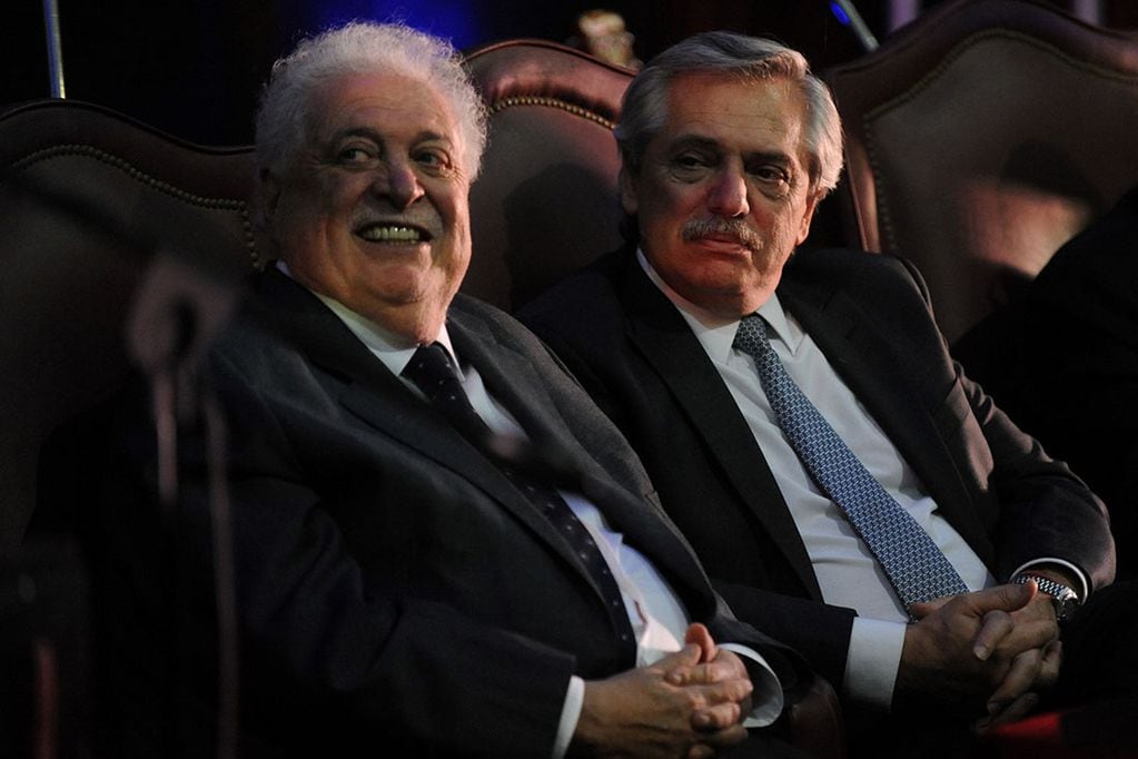 Alberto Fernández y su ex ministro de Salud Ginés González García, despedido por el escándalo del vacunatorio VIP.