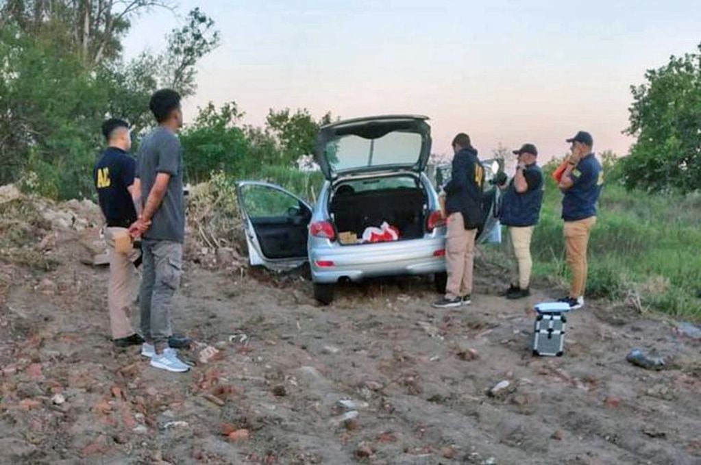 El Peugeot 206 de los vecinos fue abandonado por los delincuentes y se pudo recuperar. Foto: Gentileza