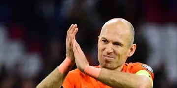 Frustrado, el delantero Arjen Robben le puso punto final a su participación en la 'Naranja Mecánica'. Los detalles. 