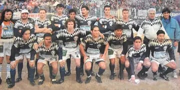 El domingo 27 de junio de 1999, en un Bautista Gargantini repleto, Independiente Rivadavia derrotó a Villa Mitre de Bahía Blanca por 2 a 0.