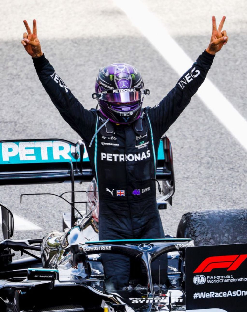 Lewis Hamilton manifestó sus sensaciones tras su victoria en España y destacó la gran estrategia que empleó Mercedes para lograr el triunfo.
