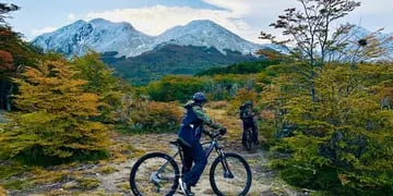 E-bikes en la reserva natural Cerro Martial, Ushuaia, Tierra del Fuego. (Magalí Gaido / Voy de Viaje)