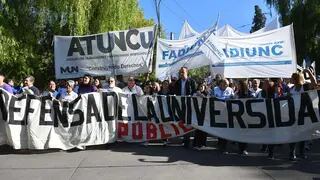 Movilización en defensa al recorte a las universidades