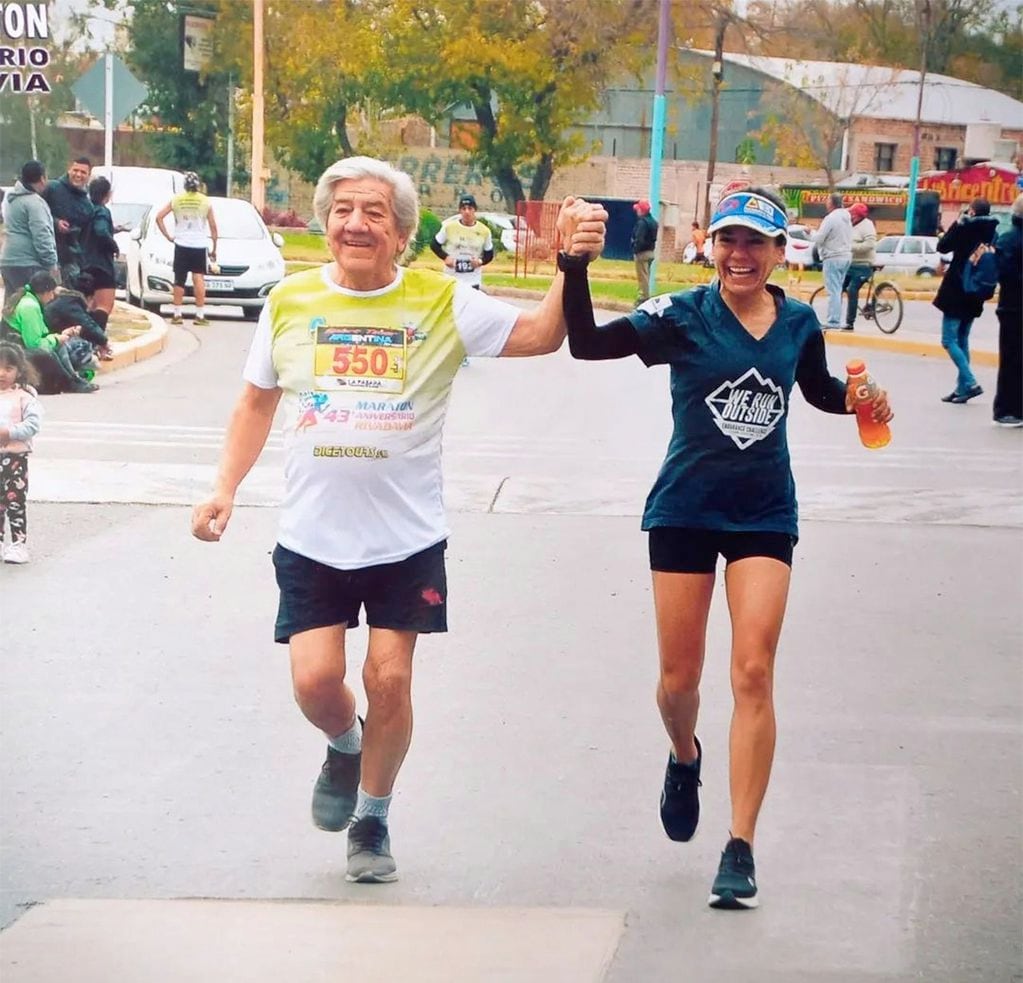 El empuje de Ayelen contagió a su papá, Manuel, quien a los 71 años corrió por primera vez 5K.