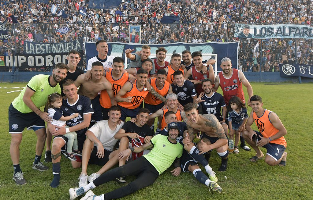 Independiente Rivadavia le ganó al Deportivo Maipú y jugará la final por el primer ascenso a la Liga Profesional.  
Foto: Orlando Pelichotti