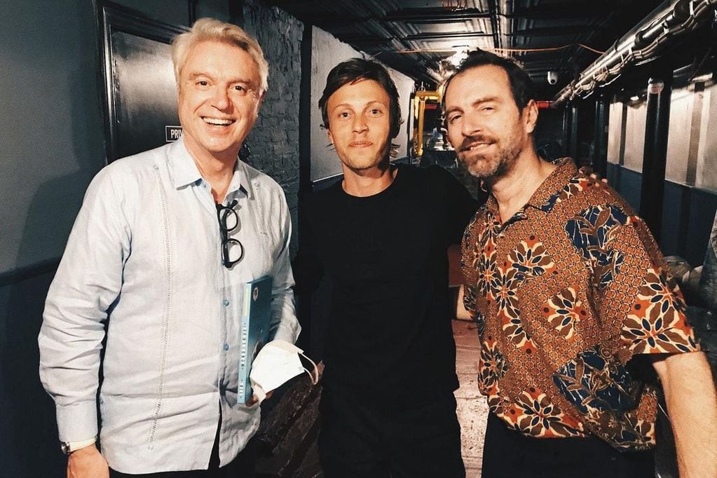 David Byrne, Diego Mema y Kevin Johansen, reunidos en Nueva York y dispuestos a trabajar en lo que fue finalmente uno de los cortes del disco de Kevin. (Instagram @diegomema)