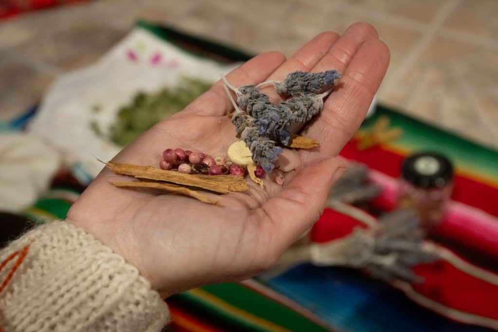 Agosto, mes ideal para ofrendar a la Pachamama: “Vamos a pasar más tiempo enterrados que sobre la tierra”. Foto: Ignacio Blanco / Los Andes.