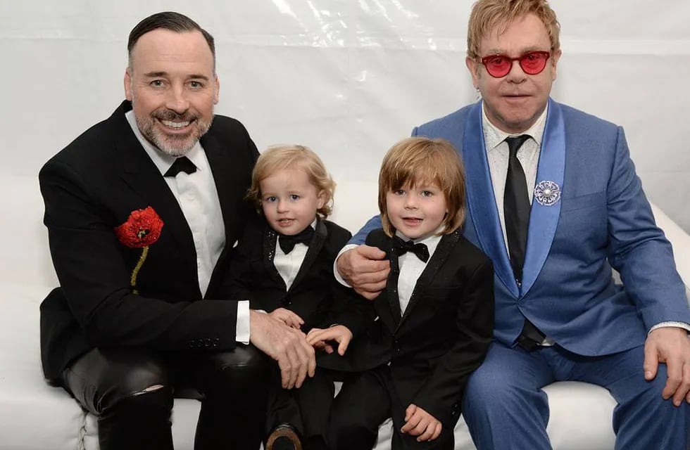 Elton John llama a boicotear a Dolce & Gabbana por cuestionar el método “in vitro” para tener hijos