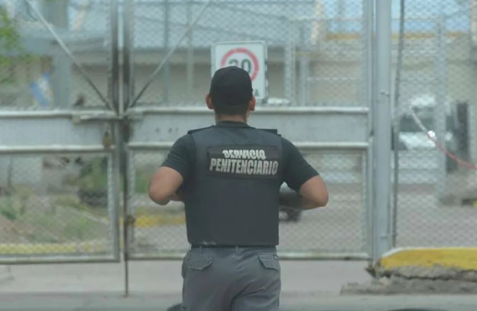 Tensión en la cárcel de Almafuerte por un interno que tomó de rehén a un penitenciario