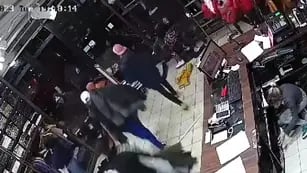 Video: saquearon un local de ropa en Moreno y se llevaron todo en menos de un minuto