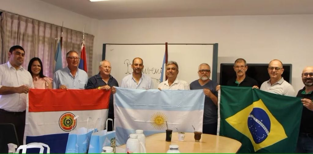 La Federación Internacional Sudamericana de Productores de Yerba Mate fue conformada por representantes de Paraguay, Argentina y Brasil.