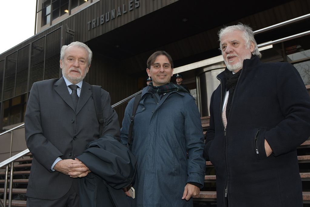 Federico Casal, Gustavo Gazali y Mariano Fragueiro Frías, abogados de la familia Bento.


Foto: Orlando Pelichotti