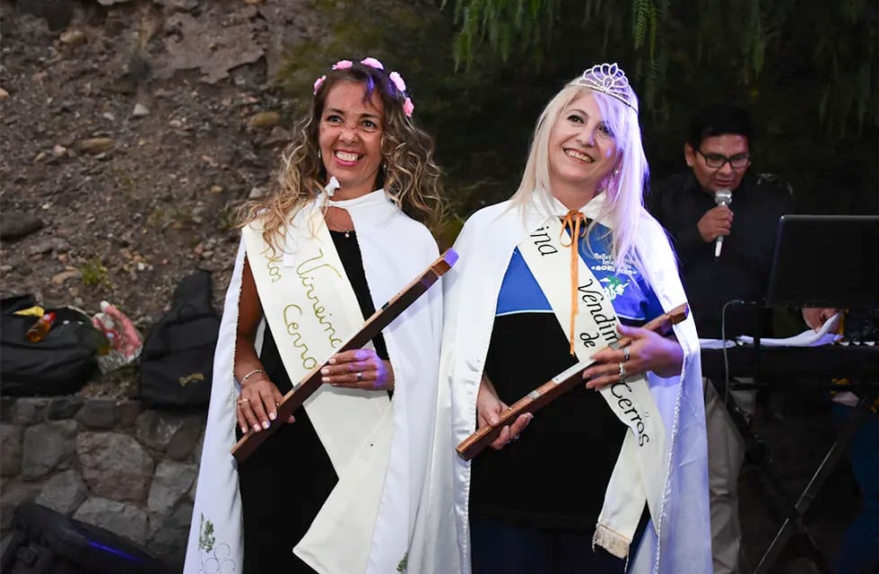 Miriam y Mónica fueron elegidas reina y virreina de los cerros en 2022 (Mariana Villa / Los Andes)
