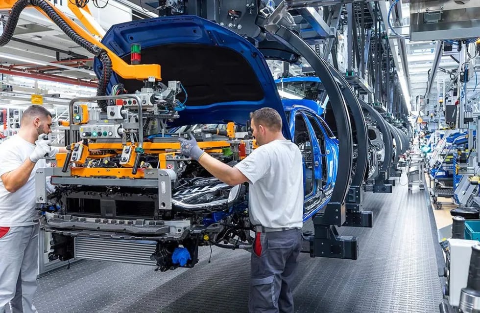 Según los últimos datos difundidos por la Asociación de Fábricas de Automotores (Adefa), la producción de vehículos en el país fue de de 43.159 unidades, un 29,4 % menos respecto del mismo mes del año pasado. Foto: web.