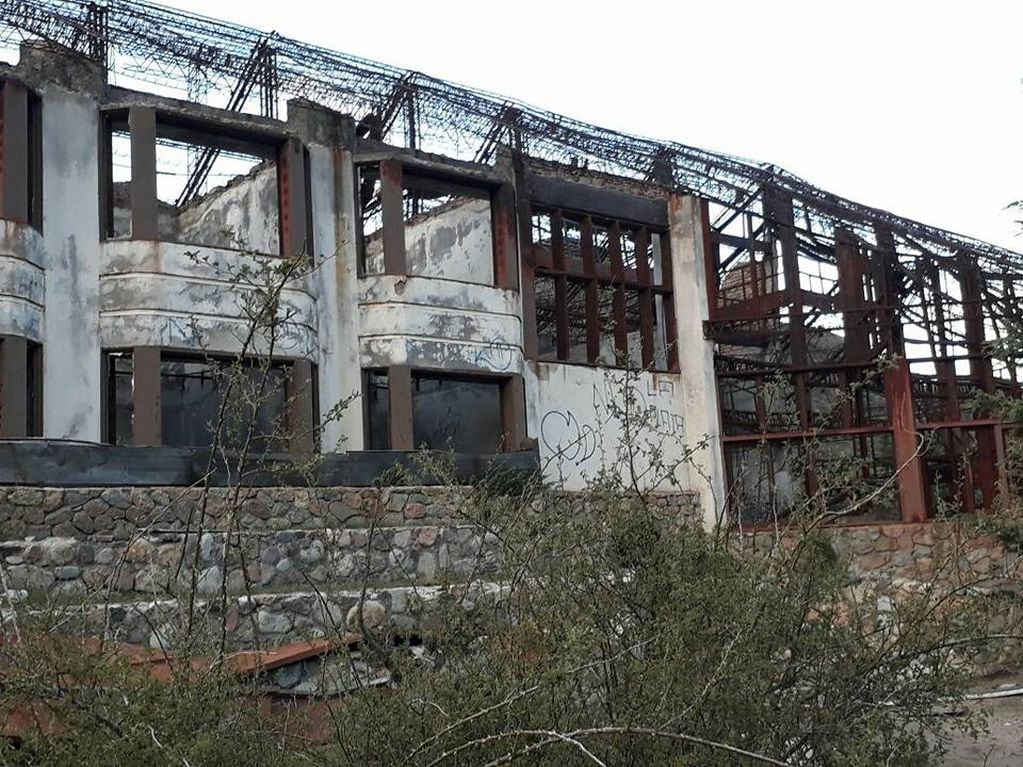 Las ruinas del Hotel Samay Huasi. Foto: Gentileza Facebook @Nuestrahistoriadepie 