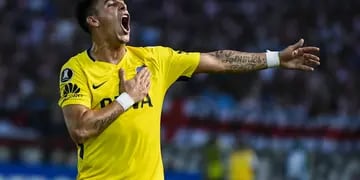 El goleador renovó su contrato por 4 años más. El club xeneize se aseguró tenerlo para la próxima Copa Libertadores. 