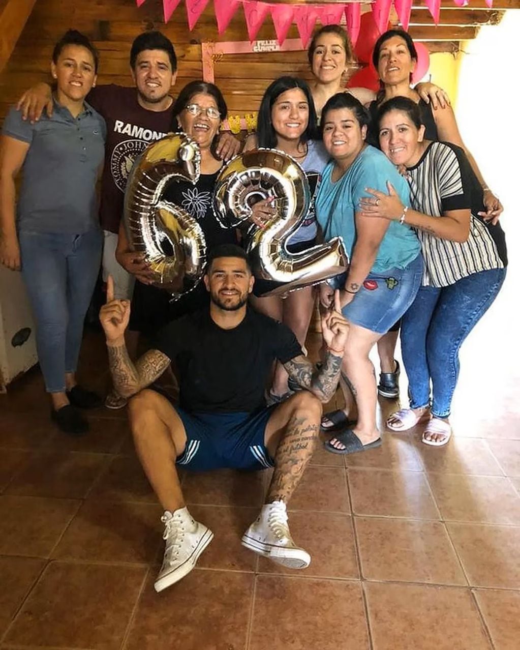 Elías Gómez junto a su familia festejando el cumpleaños de su mamá en 2019. Foto: Instagram.