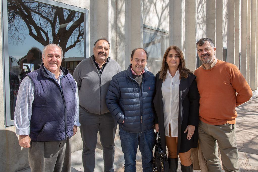 Pedro Uribarrena, Adrián Alin, Dalmiro Barbeito, Gabriela Lizana, directora Regional del BICE y Gerardo Fernández.