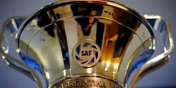 La SAF público un insólito anuncio sobre la premiación al campeón de la Superliga. Se otorgará al ganador cuando sea local en la Copa. 