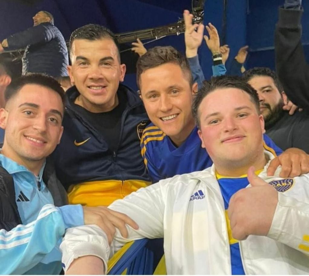 Ander Herrera con los fans de Boca