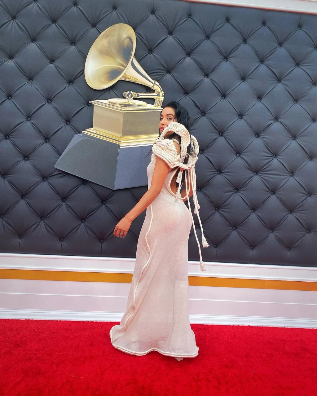 El look de María Becerra para los premios Grammy 2022.
