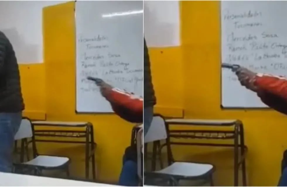 Momento en el que un estudiante le gatilló con un arma a su profesor. Foto Captura: eltrece