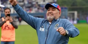  Diego Armando Maradona, director técnico de Gimnasia de La Plata. 