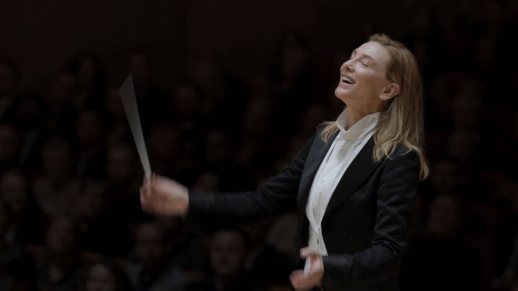 Lesbiana intensa. Así se autodefine la directora de orquesta Tár, personaje por el que Cate Blanchett puede ganar otro Oscar. (AP)