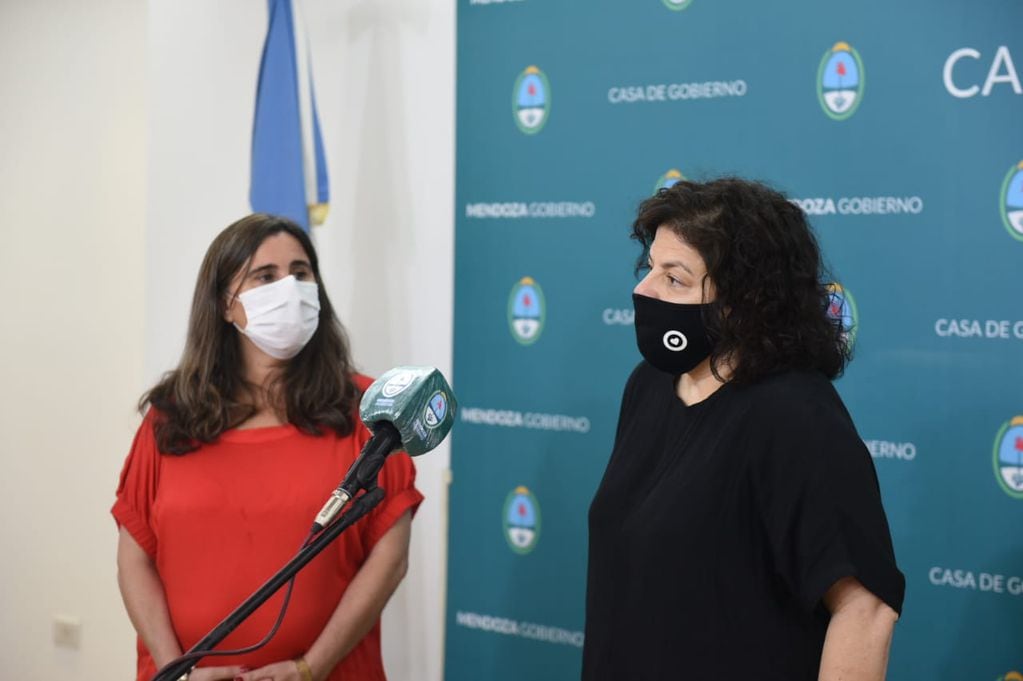 La ministra Nadal junto a la entonces secretaria de acceso a la Salud Carla Vizzotti, en su última visita a Mendoza a principios de febrero.