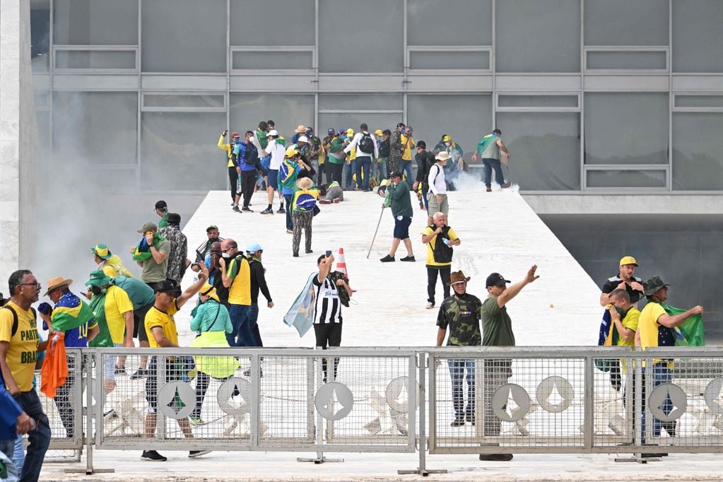 Seguidores de Jair Bolsonaro asaltaron el Congreso de Brasil pidiendo un golpe de estado.