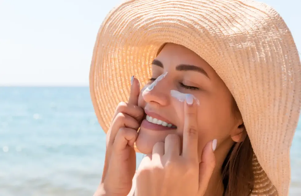 Consejos para cuidar tu piel del sol si estás planeando un viaje a la playa.