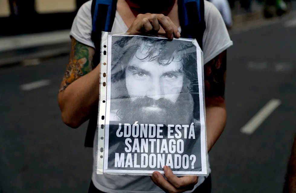 El paso de Santiago Maldonado por Mendoza: romances y muchos amigos
