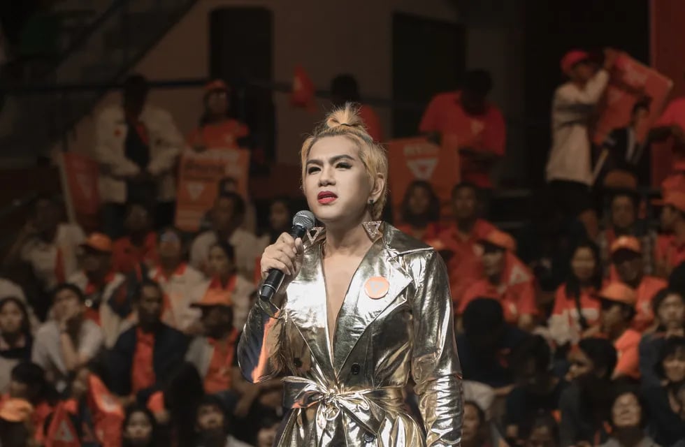 Tanwarin Sukkhapisit es la primera diputada transgénero que tiene Tailandia pero fue echada de su banca porque su partido no existe más.