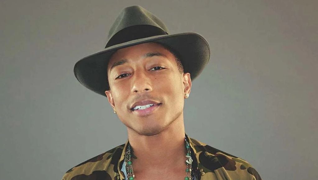 Pharrell Williams, productor musical, conocido mayormente por su éxito con la canción "Happy", y diseñador creativo de Louis Vuitton. 