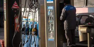 Prohíben a estaciones de servicio cobrar con QR cerca de surtidores de combustibles