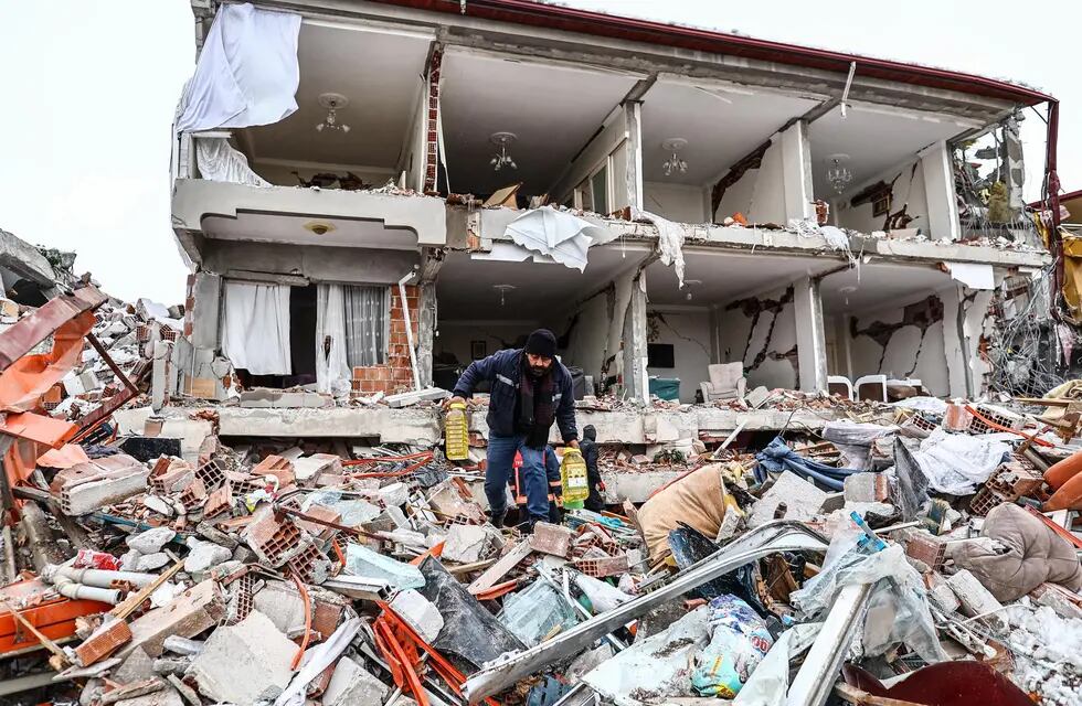 El devastador terremoto ya provocó más de 25.000 muertes. / Foto: EFE
