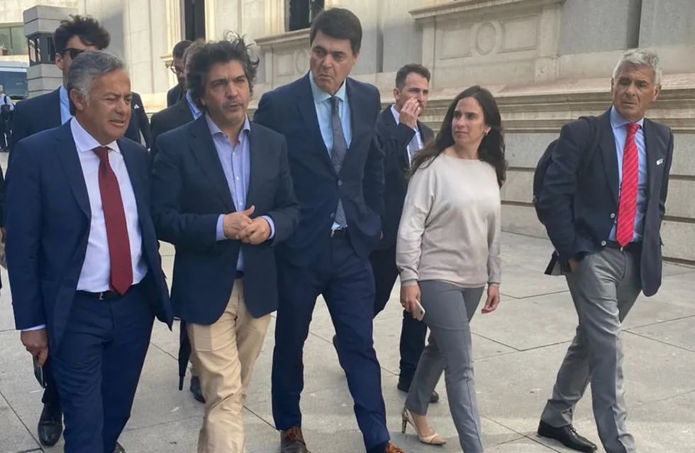 El senador nacional Alfredo Cornejo está en España para participar de un foro, pero además tiene agenda de reuniones con empresarios y funcionarios.