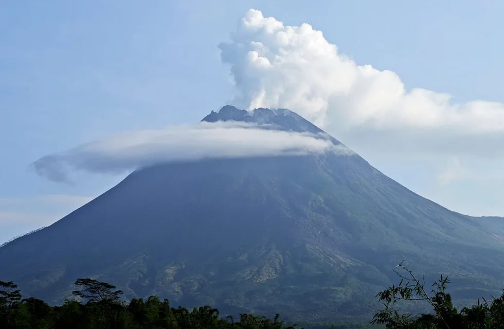 El volcán más activo de Indonesia, el Monte Merapi, entra en erupción de nuevo. Gentileza / www.tekcrispy.com