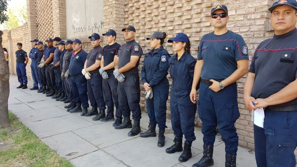 
Varios uniformados se encuentran en el lugar. | Foto: Patricio Caneo / Los Andes
   