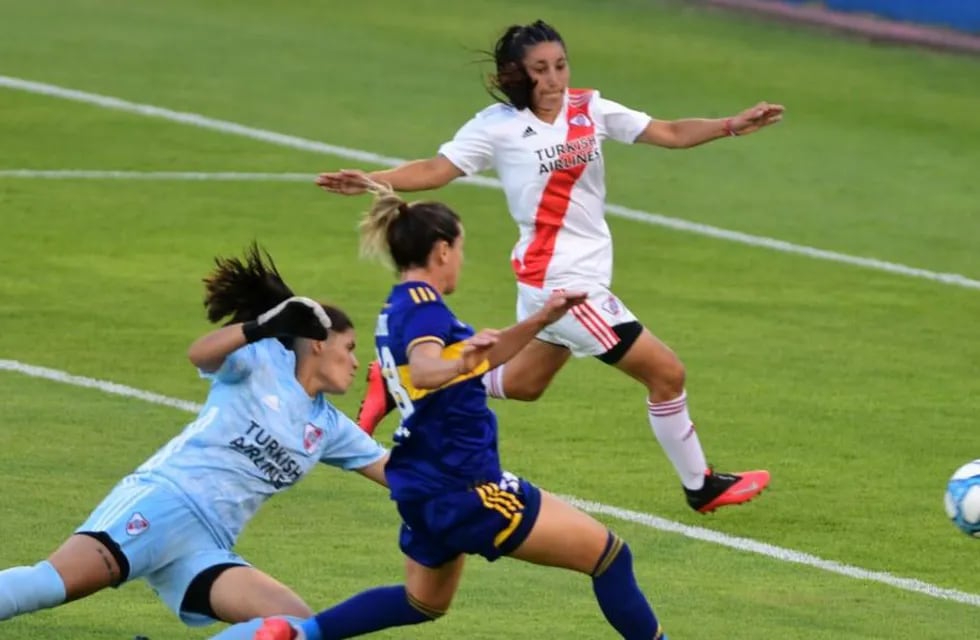 El fútbol Femenino argentina, arranca el próximo domingo con el superclásico entre Boca vs. River. / Genitleza.