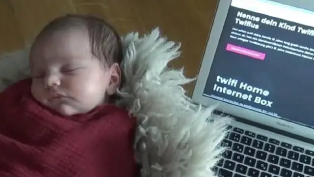 Le pusieron a su beba el nombre de un proveedor de Internet y les dieron 18 años gratis de Wifi