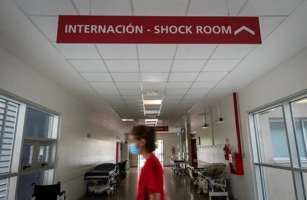 La víctima continúa en grave estado en el hospital Central y podría quedar parapléjico. - Imagen de archivo / Los Andes