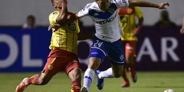 El Fortín venció a Aucas de Ecuador gracias al penal que convirtió Thiago Almada en el quinto minuto de descuento.