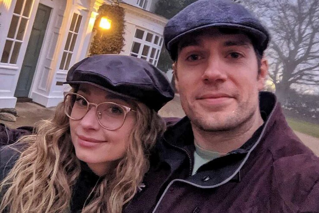 Henry Cavill y su actual novia Natalie Viscuso (Instagram)