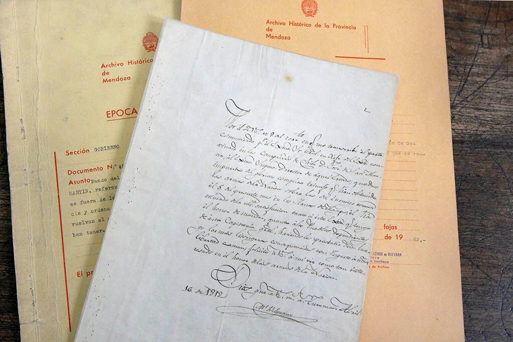 Este mes está dedicado al General Manuel Belgrano. En la entrada, se expone un documento firmado por prócer argentino.