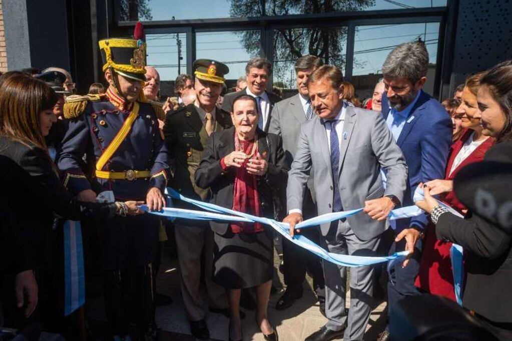 
El intendente Rodolfo Suárez oficializó la esperada inauguración. | Ignacio Blanco / Los Andes
   